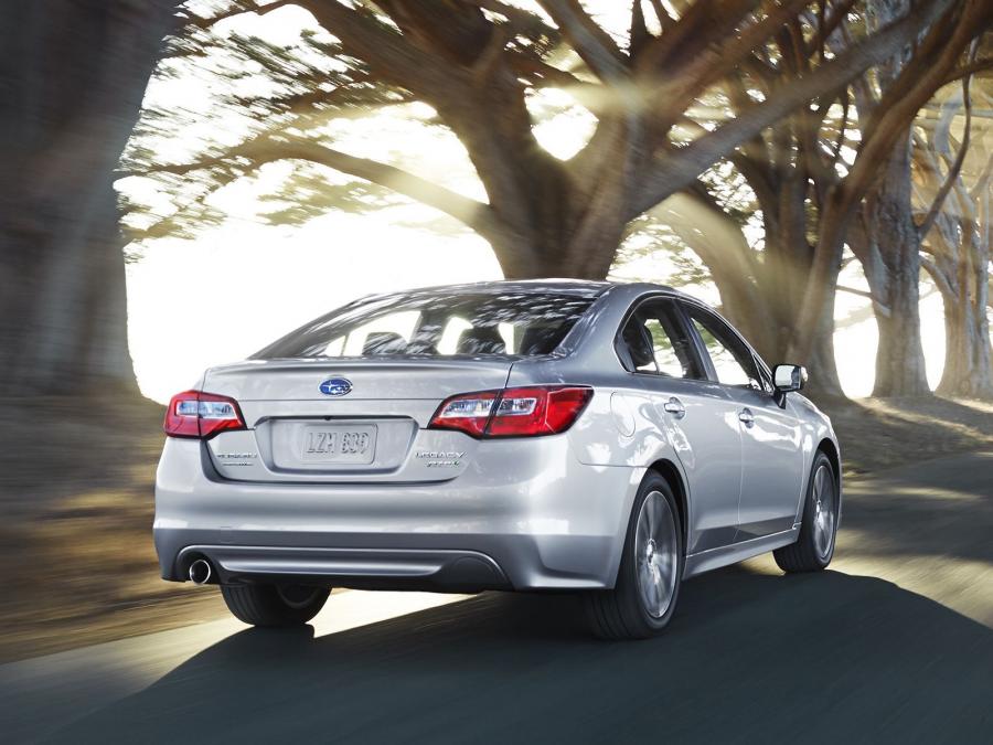  Subaru Legacy 2.5i 2015 года  (фото 16 из 21)
